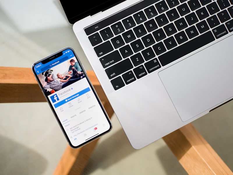 Composição de superfícies digitais em tons de azul
